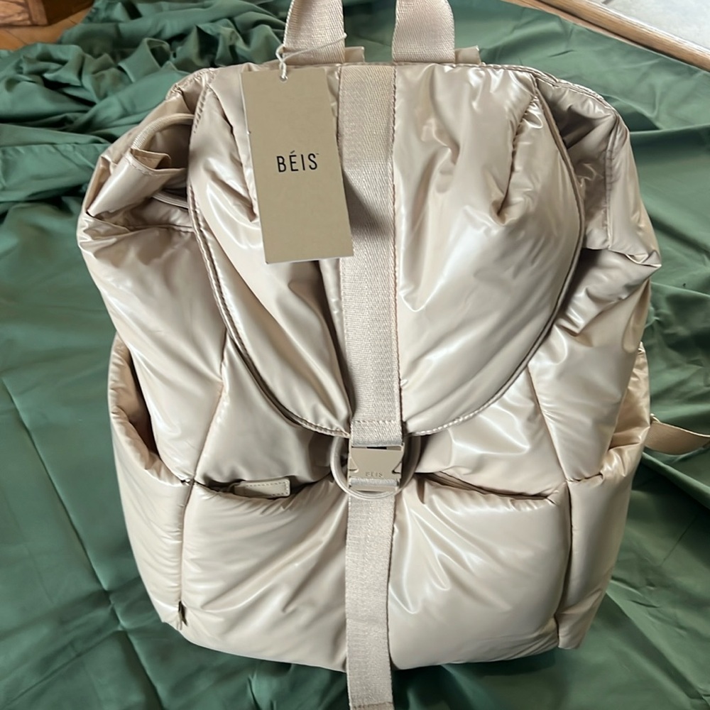 EUC Beis Puffy Cargo Beige Backpack ! Perfect condition